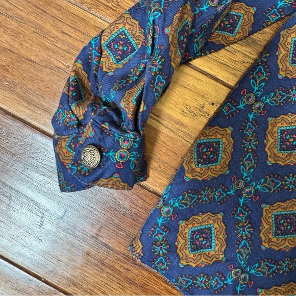 Geometric Vintage High-Neck Button Up Shirt - Picture 2 of 9